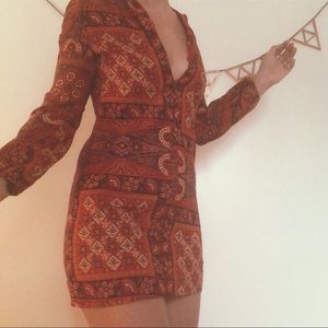 ~ vintage 70s orange patterned mini-dress (S) ~